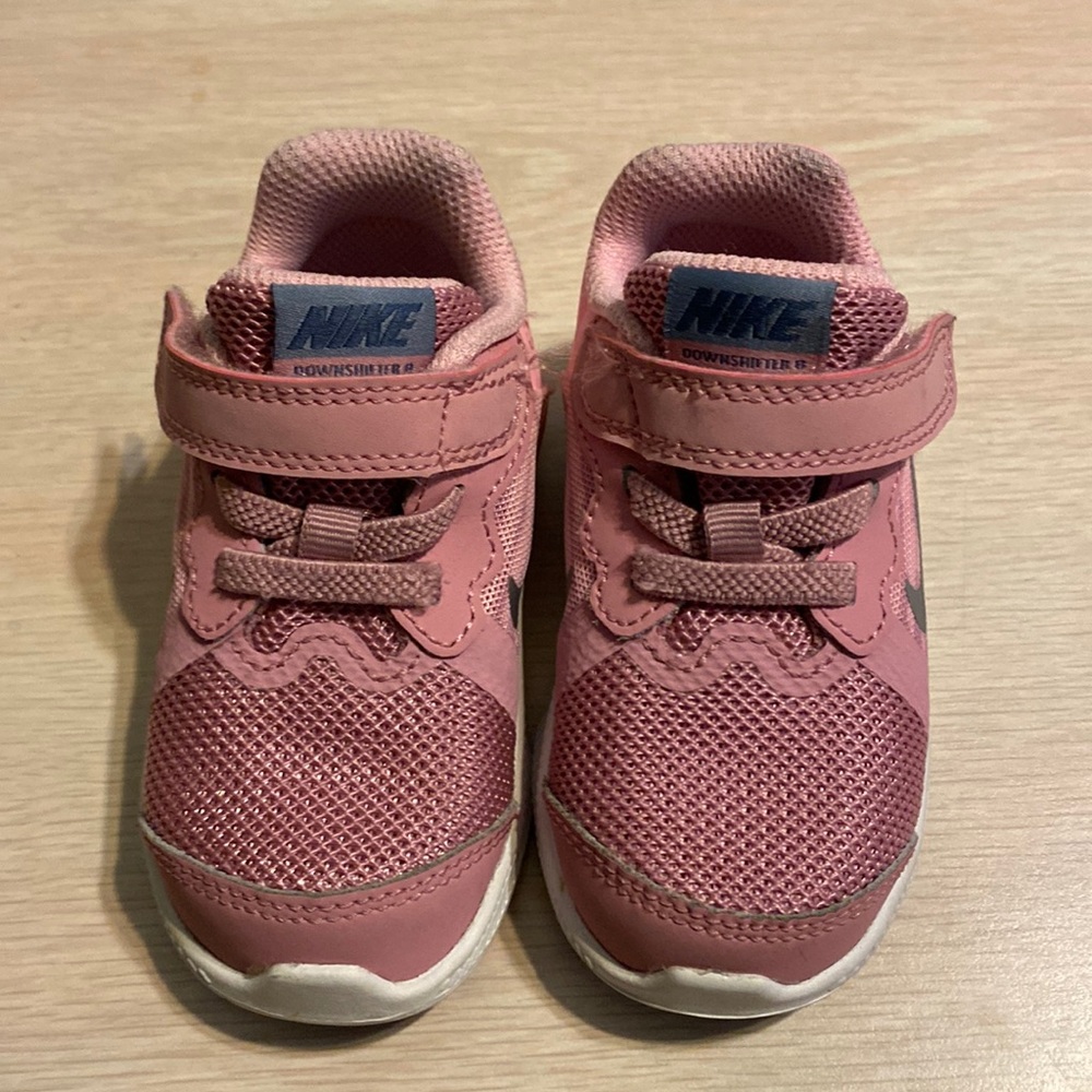 Light Pink Nike sneakers 5C worn once